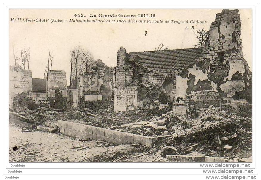 MILITARIA  GUERRE 1914- 18  MAILLY- Le- CAMP  Maisons Bombardées Et Incendiées Sur La Route De Troyes à Châlons  ..... - Guerre 1914-18