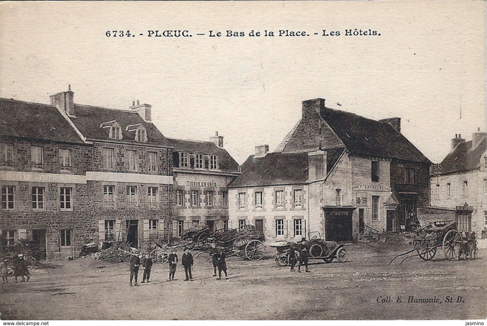 Ploeuc -sur- Lié- Le Bas De La Place- Les Hôtels.(attelages Et Hôtel-café). - Autres & Non Classés