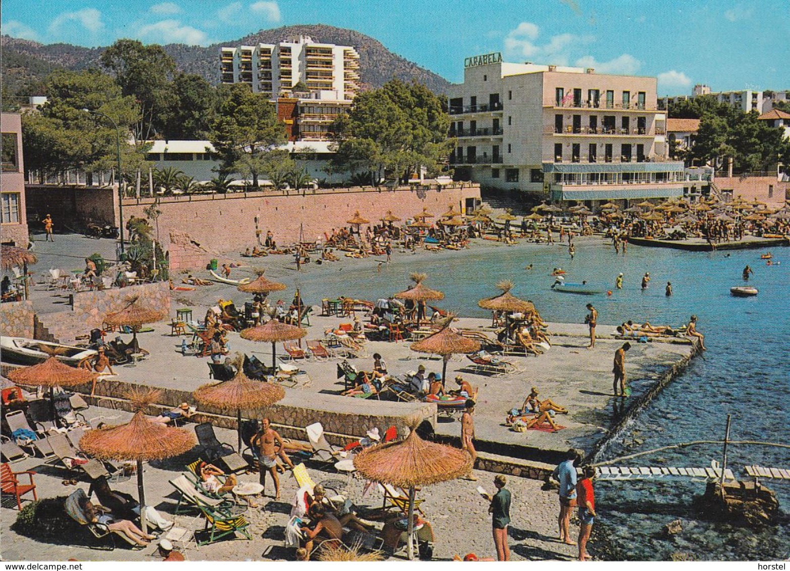 Spanien - Mallorca - Paguera - Hotel Carabela - Beach - Strand - Sonnenschirme - Mallorca