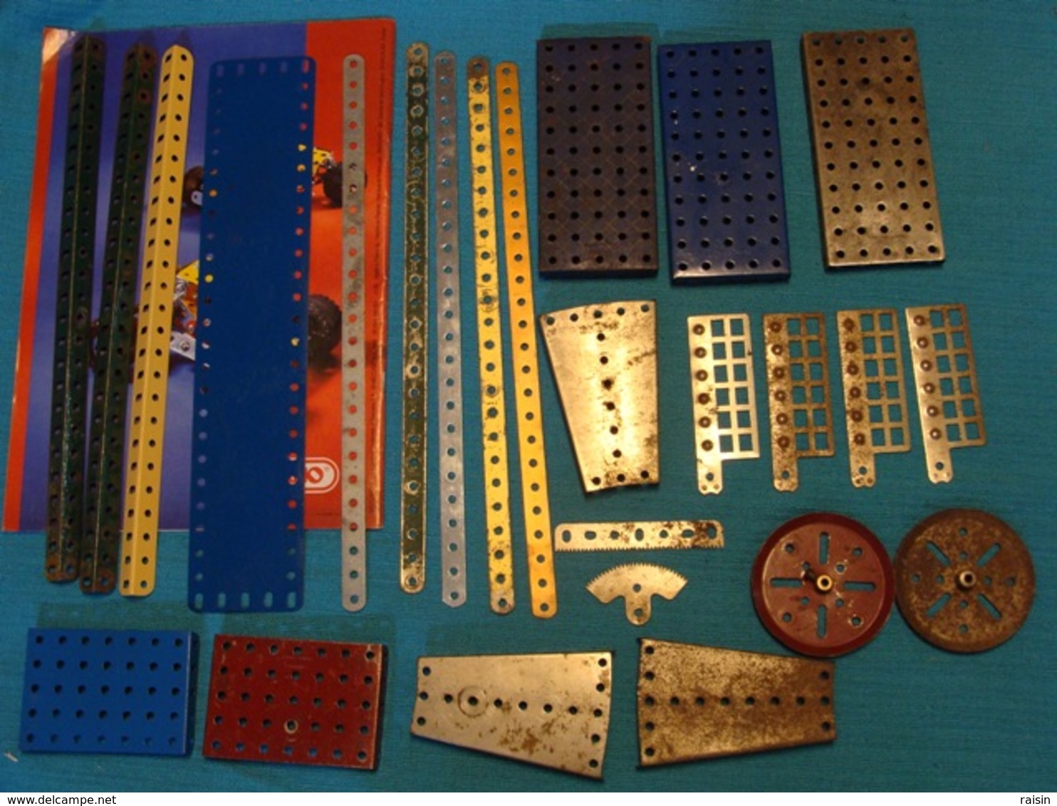 Lot N° 7   Plus De 200 Pièces Meccano Hors Visserie Images Conformes - Meccano