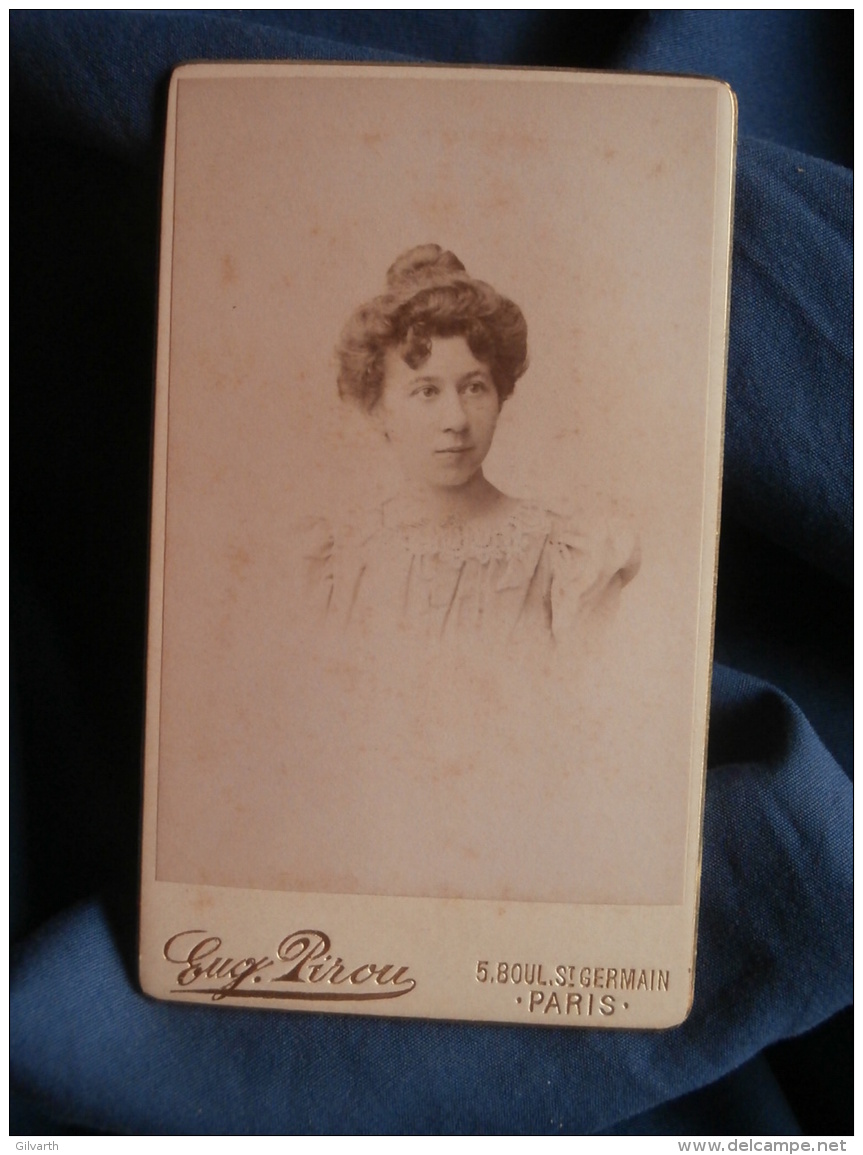 Photo CDV Eug. Pirou à Paris - Jeune Femme Au Chignon, Marguerite Albrand, Datée 1897 L389I - Anciennes (Av. 1900)