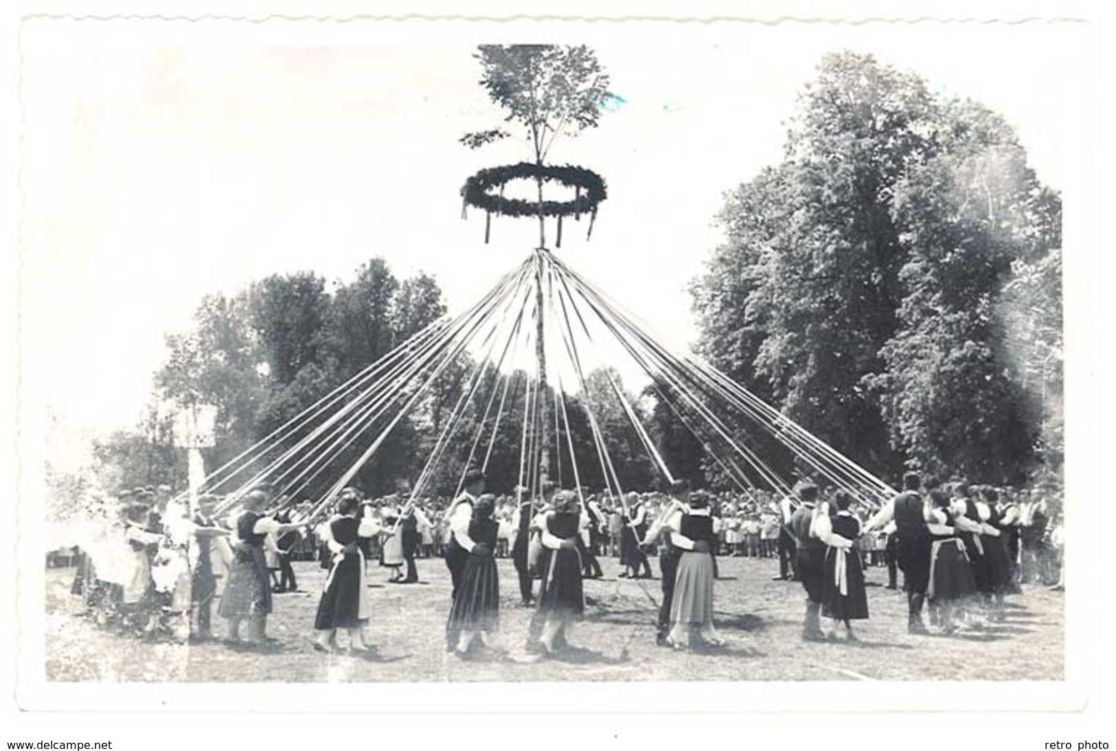 Cpa Carte-photo à Localiser ( Foto Valentin ), Danse Folklorique, Rubans, Pays De L'Est ?  ( CPH ) - Autres & Non Classés