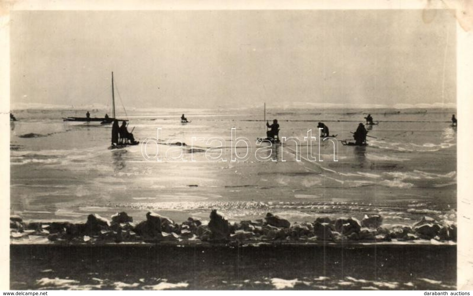 * T2/T3 Balatonkenese, Fakutyázás Napsütésben A Befagyott Balaton Jegén Télen. Foto Dulácska (EK) - Non Classés