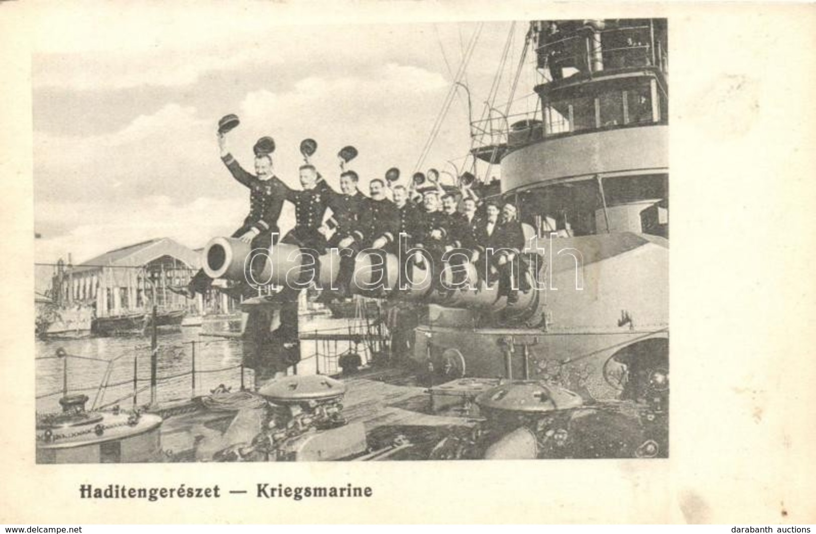 ** T2/T3 Haditengerészet. Osztrák-magyar Tengerészek Csoportképe Egy Csatahajó ágyúján ülve; Hátoldalon újévi Köszöntés  - Non Classés
