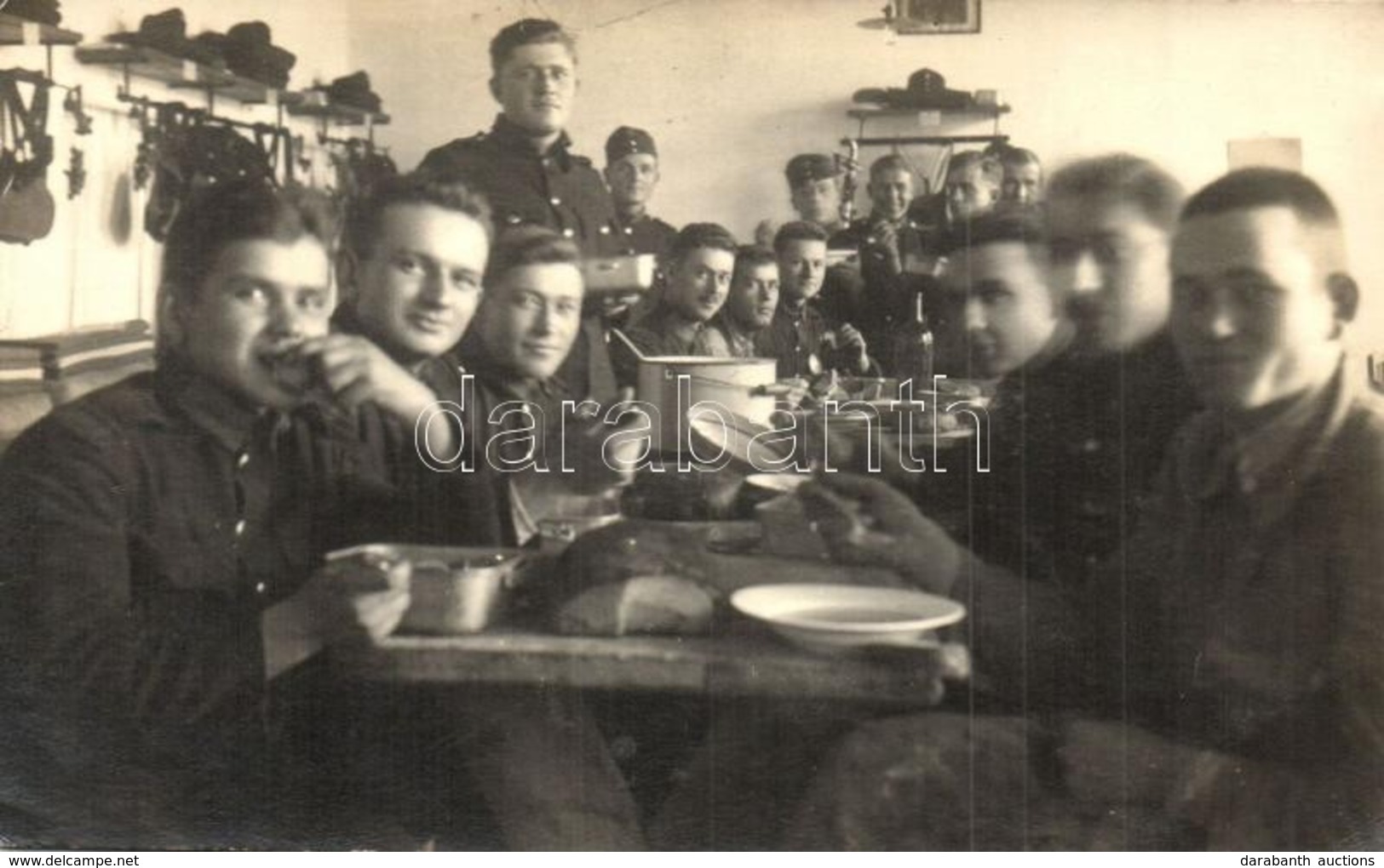 * T2/T3 Budapesti Laktanya étkezdéje Katonákkal / Hungarian Military Barracks Interior, Dining Room With Soldiers. Livia - Non Classés