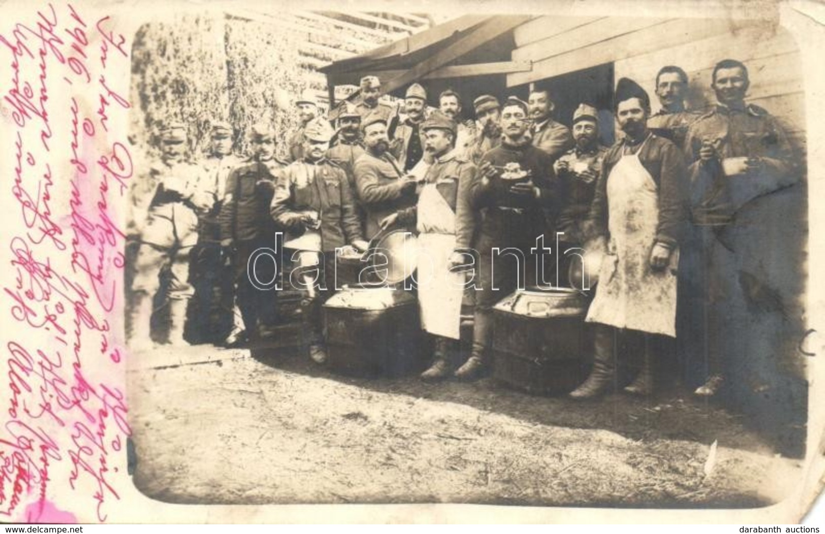 T3/T4 1916 Osztrák-magyar Tábori Konyha, ételosztás, Csoportkép / WWI K.u.K. Military Field Kitchen, Lunch Time. Photo + - Non Classés