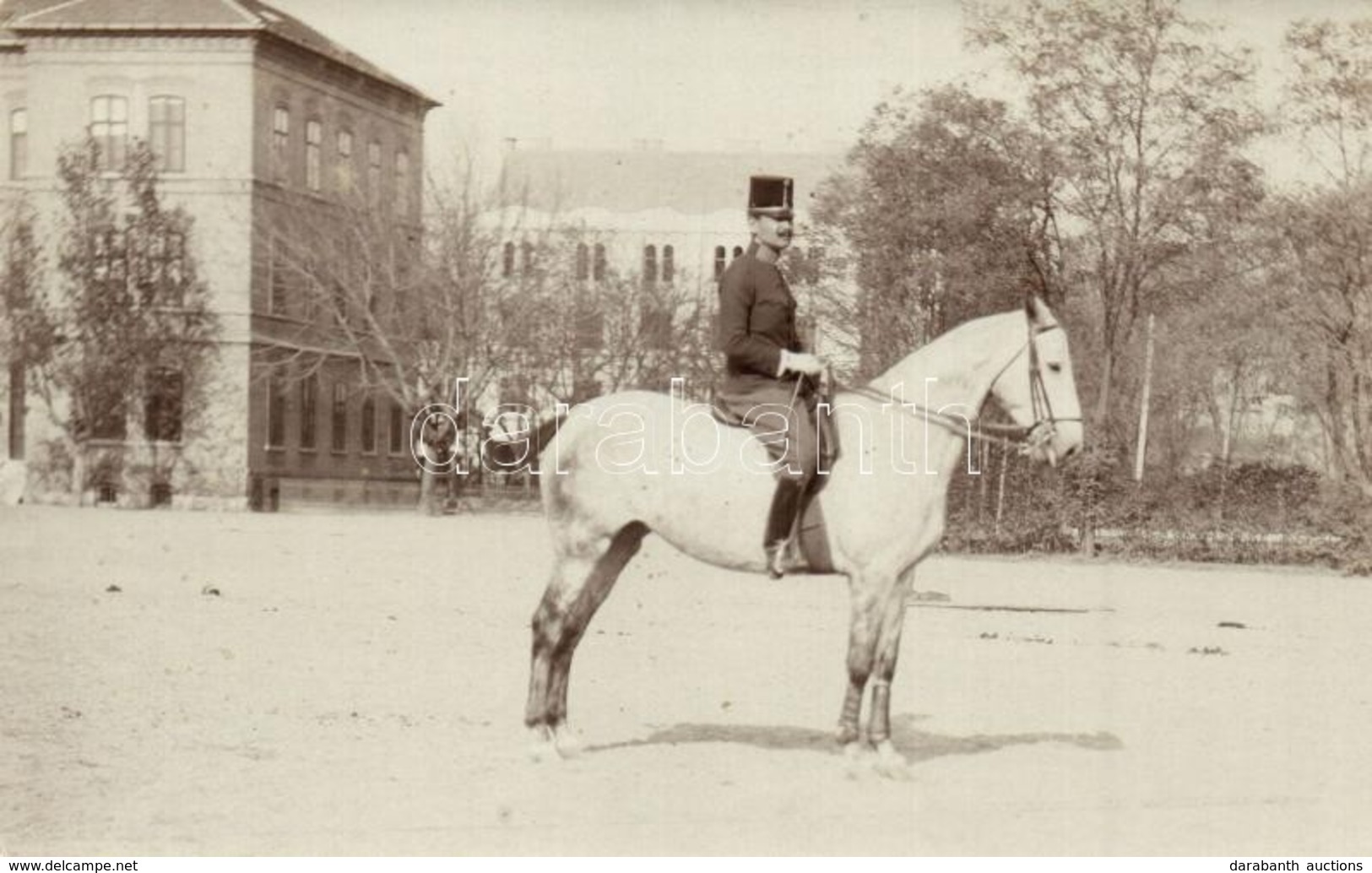 ** T2 Lovastiszt A M. K. Honvéd Ludovika Akadémia Udvarán / Austro-Hungarian K.u.K. Cavalryman In The Courtyard Of The M - Non Classés