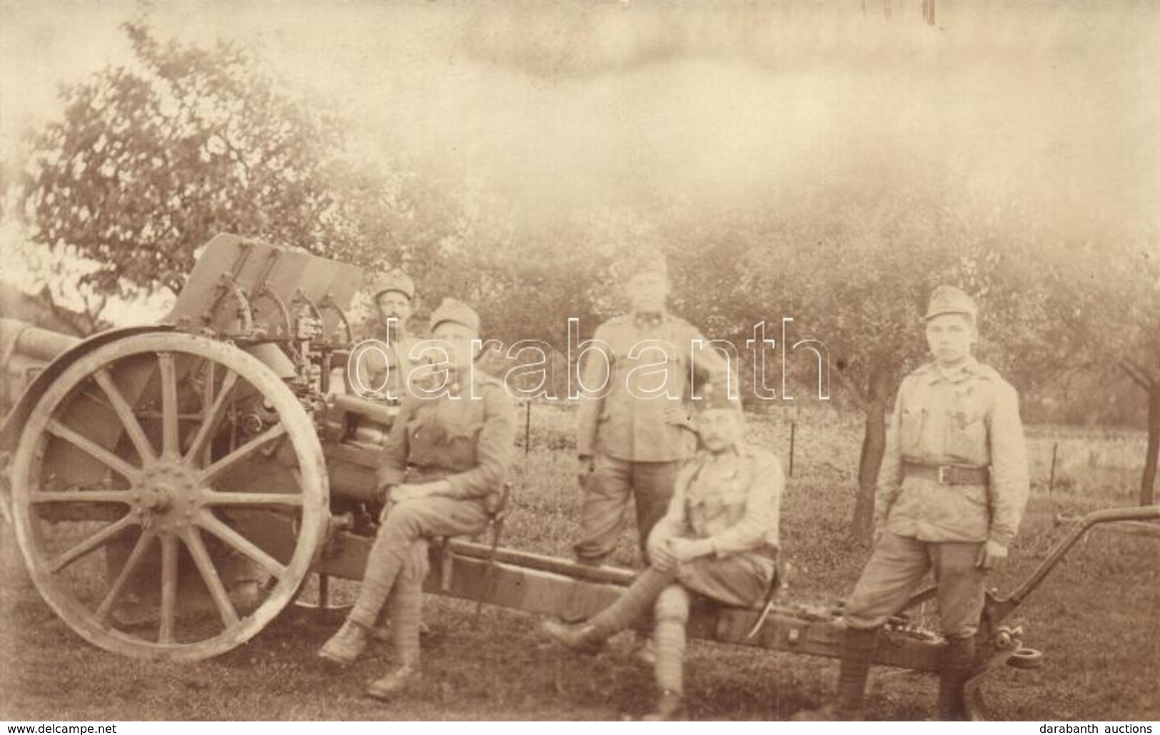 ** T2 Osztrák-magyar Tüzérségi Katonák Tűzszüneten / WWI Austro-Hungarian Artillery Soldiers On Their Ceasefire Next To  - Non Classés