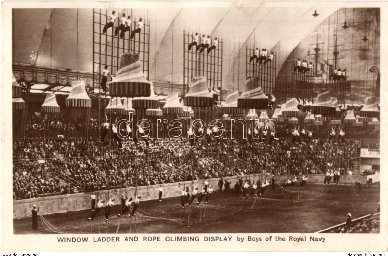 T2 Window Ladder And Rope Climbing Display By Boys Of The Royal Navy. Fleetway Press - Non Classés