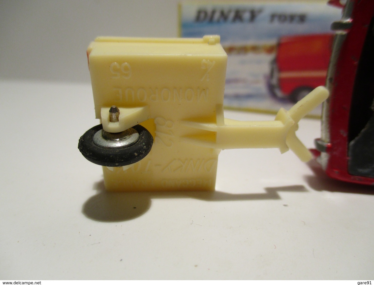 DINKY TOYS FRANCE  404 PEUGEOT - Jouets Anciens