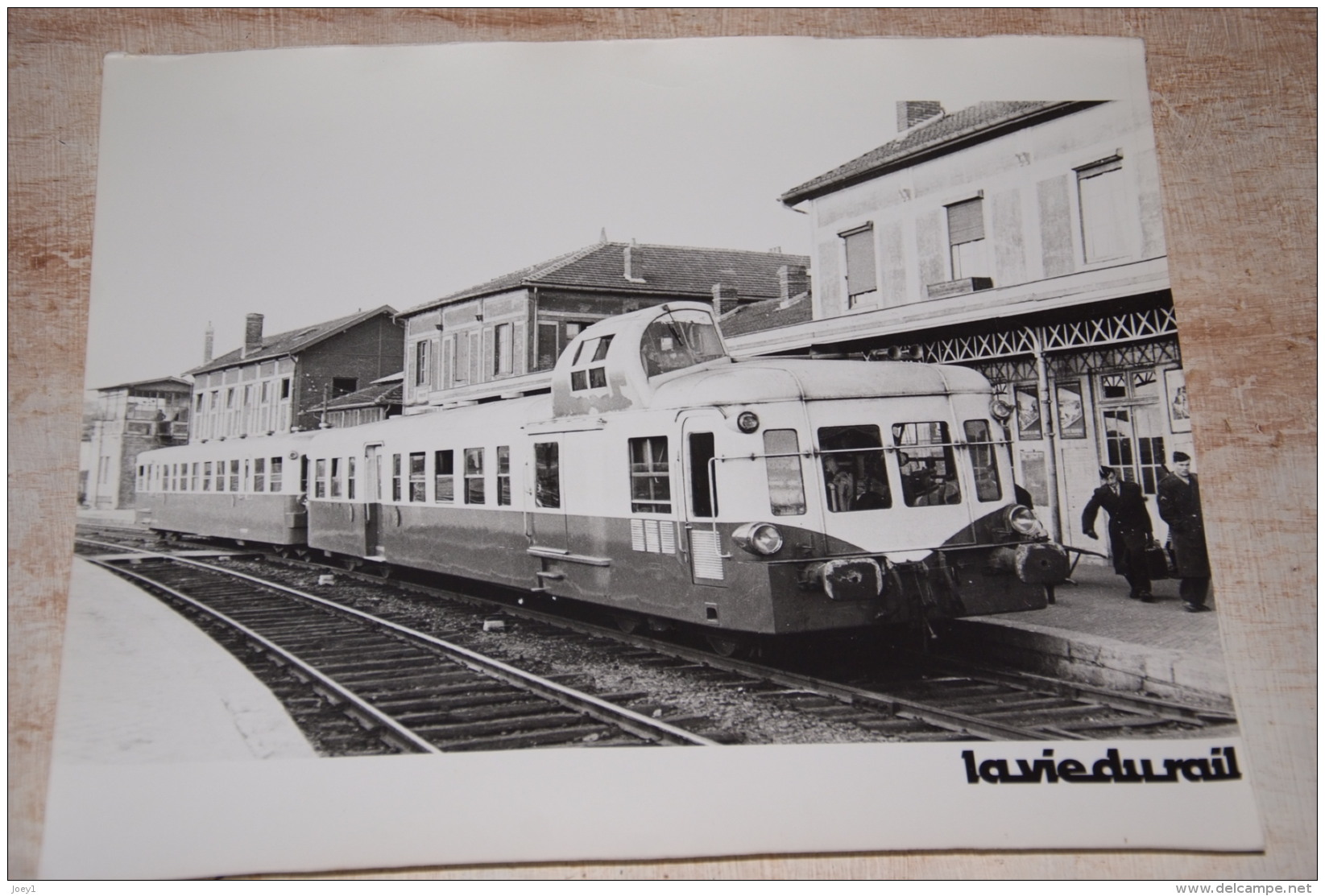 Photo La Vie Du Rail, Autorail X 3800 En Gare De Verdun .Format 24/30 - Trains