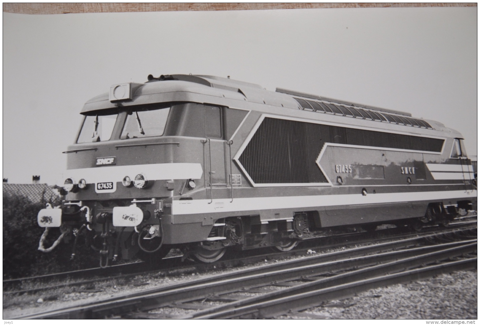 Photo La Vie Du Rail, Loco Diesel électrique BB67400 .Format 24/30 - Eisenbahnen