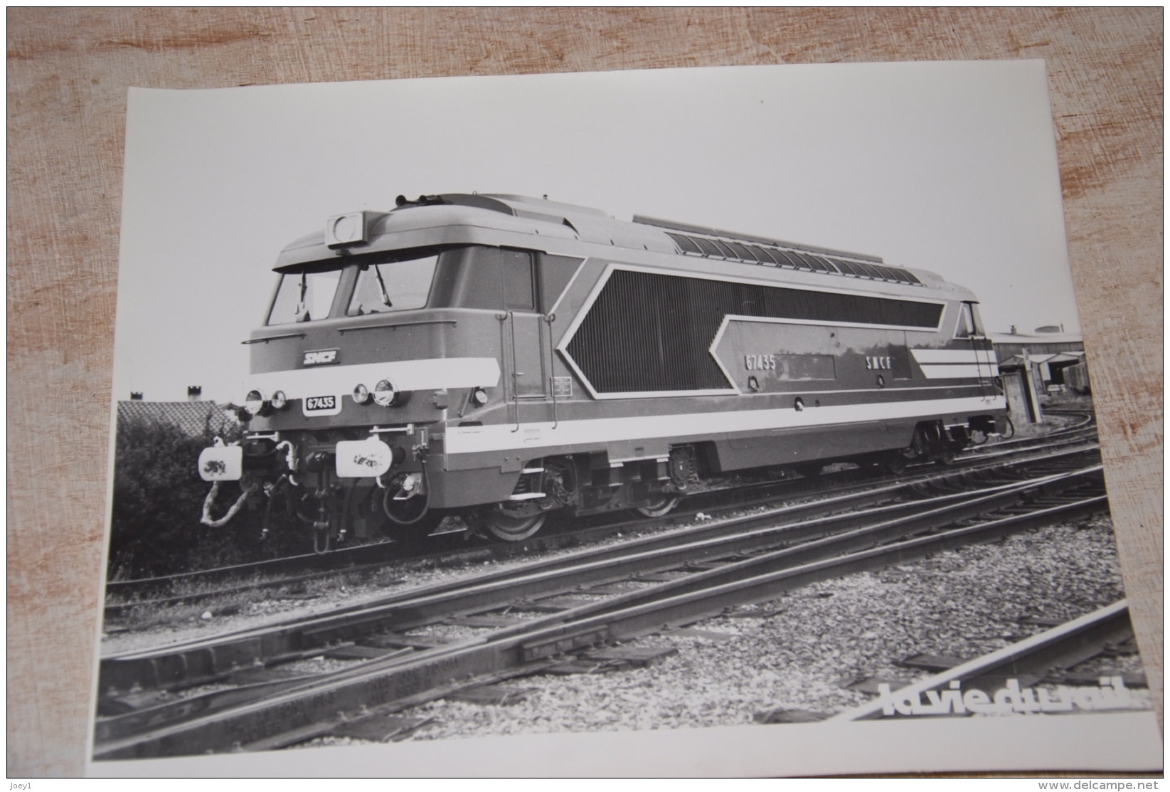 Photo La Vie Du Rail, Loco Diesel électrique BB67400 .Format 24/30 - Treinen