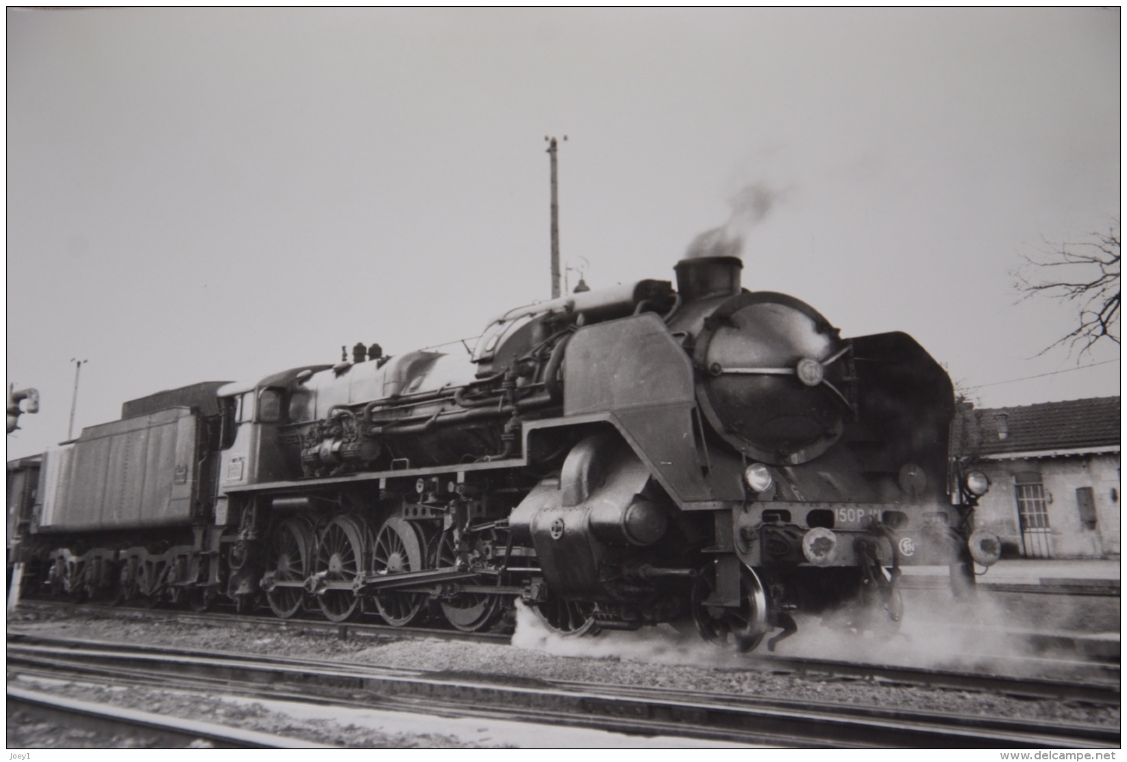 Photo La Vie Du Rail, Loco à Vapeur Type 150P En Gare D'Ormoy Villiers En 1963 .Format 24/30 - Trains