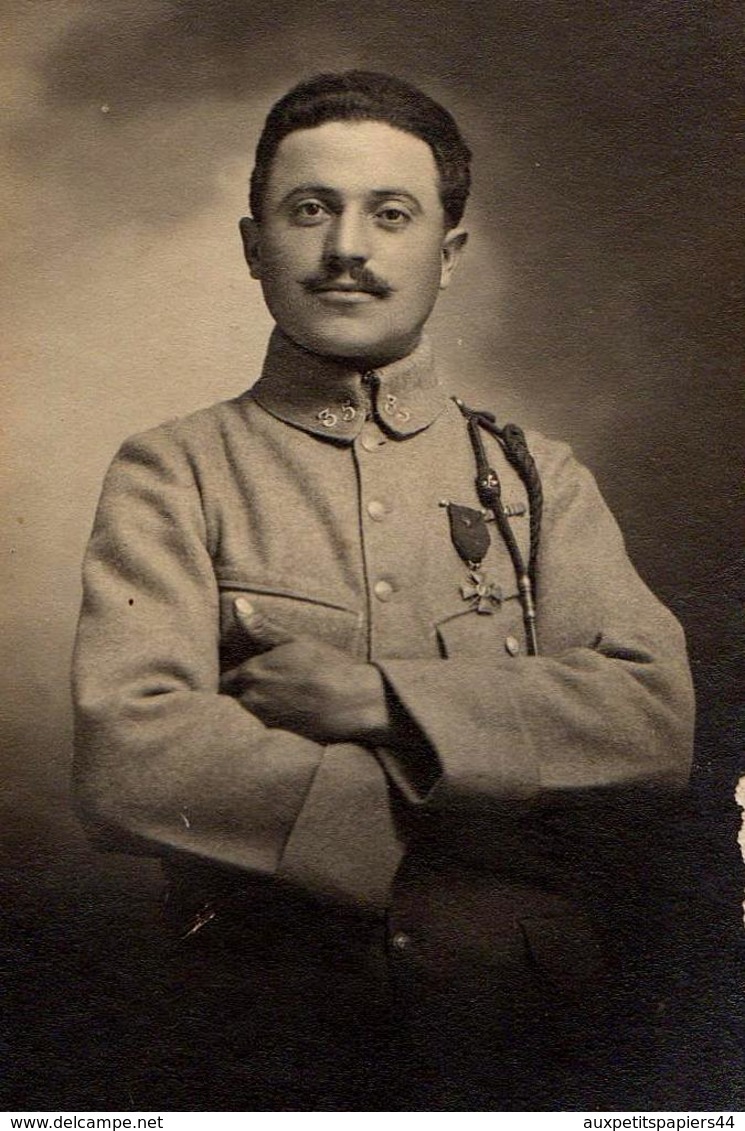 Grand Tirage Photo Albuminé Soldat Français Et Croix De Guerre à Belfort (9000) - Photo E. Feugère Fb Des Ancêtres - Guerra, Militari