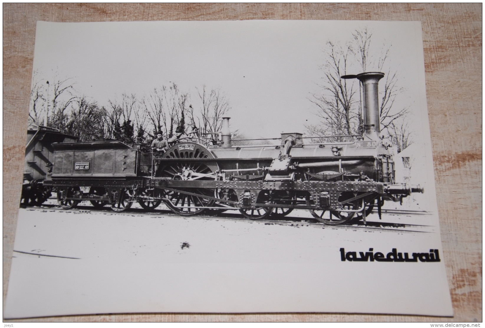 Photo La Vie Du Rail, Loco à Vapeur Type Crampton Numéro 80 Avec Tender Numéro 122 .Format 24/30 - Trains