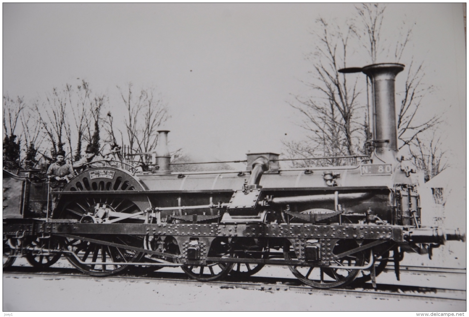 Photo La Vie Du Rail, Loco à Vapeur Type Crampton Numéro 80 Avec Tender Numéro 122 .Format 24/30 - Treinen