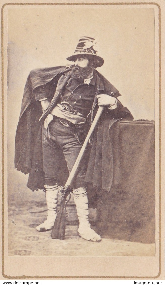 Photo Cdv Italia Costumi Costume Bandito ? Bandit ? Militaire ? Fusil Pistolet , Italie Italy  PRIX FIXE - Anciennes (Av. 1900)