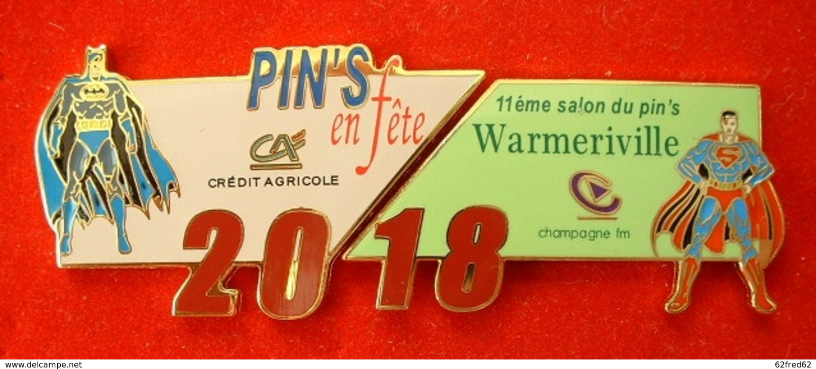 PUZZLE DE 2 PIN'S : 11 éme SALON DU PIN'S WARMERIVILLE 2018 - BATMAN / SUPERMAN  - RADIO - CREDIT AGRICOLE - Città