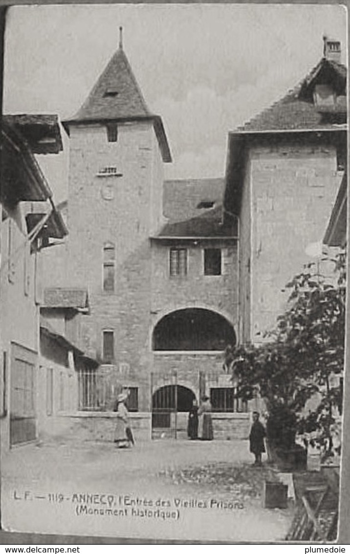 Cpa 74 ANNECY Animée ,  ENTREE DES VIEILLES PRISONS . HAUTE SAVOIE . EDITEUR L.F - Annecy