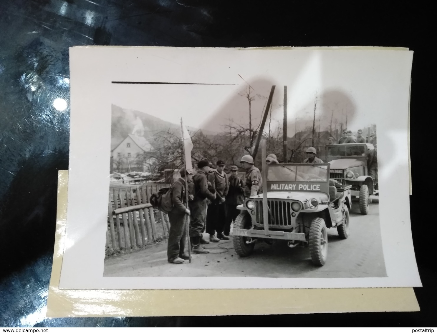 GERMAN NAZI WHITE FLAG BAVARIA 1945 FIELD PRESS CENSOR  US ARMY  FOTO DE PRESSE  Brian L Davis Archive - Guerra, Militares