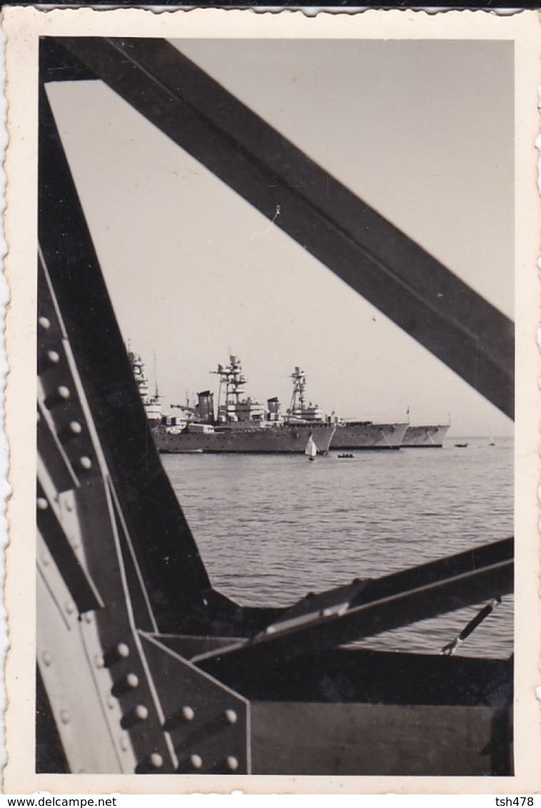 Mini PHOTO--BATEAUX De GUERRE--Escade En Escale Dans Un Port De Méditéranée--( Afrique Du Nord ?  )--voir 2 Scans - Altri & Non Classificati