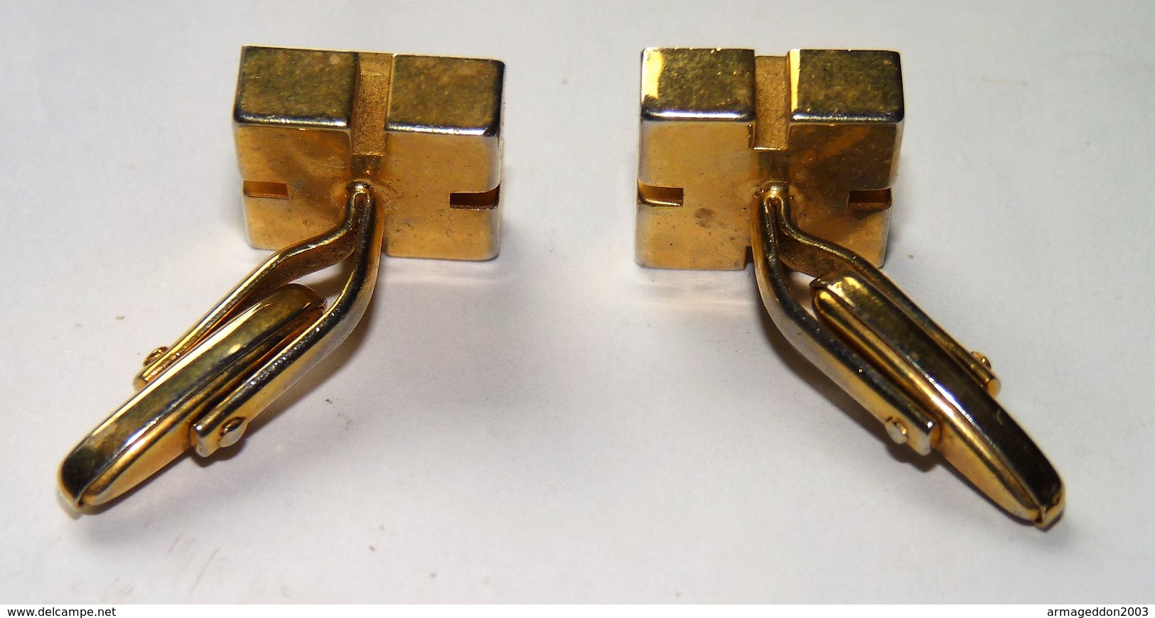 RARE ANCIENNE PAIRE DE BOUTONS BELLE ÉPAISSEUR  PLAQUE OR CISELÉES - Cuff Links & Studs