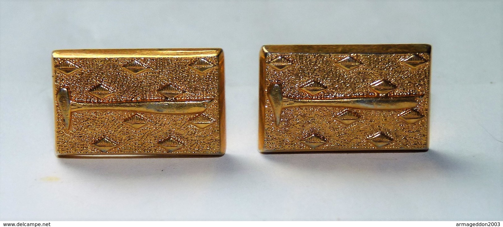 RARE ANCIENNE PAIRE DE BOUTONS   PLAQUE OR CISELÉES SORTE DE MARTEAU BE - Cuff Links & Studs