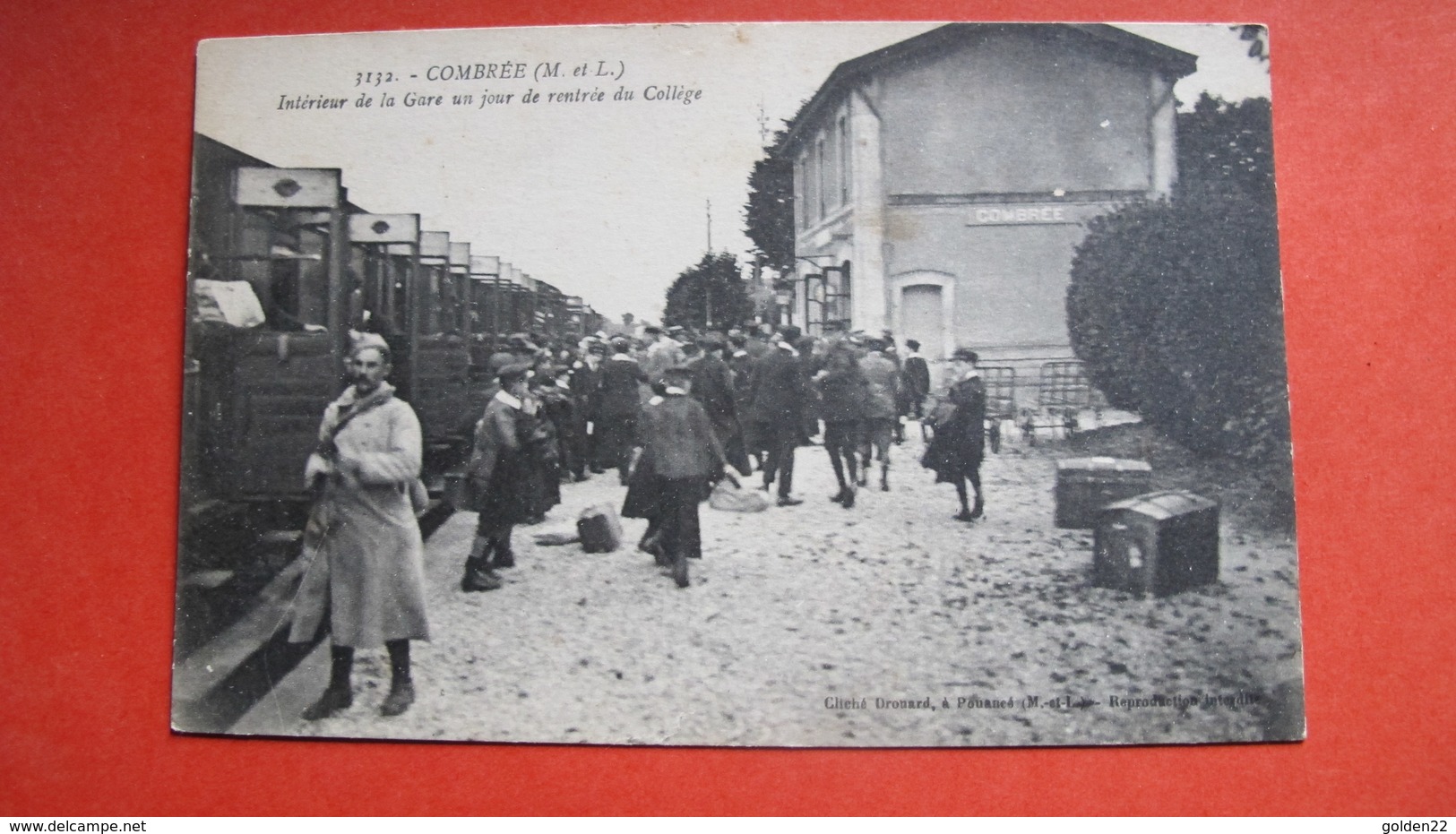 COMBREE. Intérieur De La Gare Un Jour De Rentrée De Collège. - Other & Unclassified