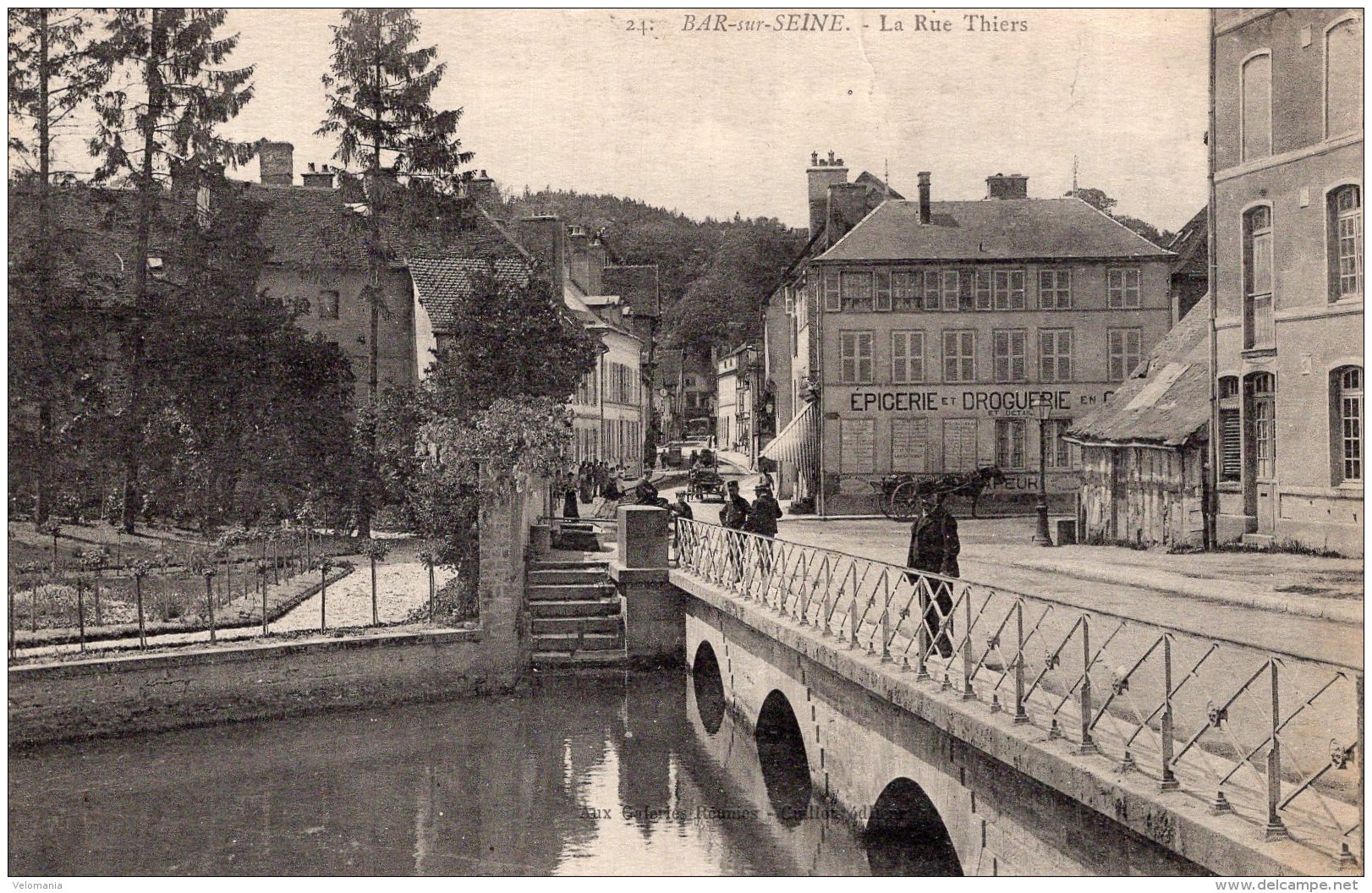 836 - Cpa 10  Bar Sur Seine - La Rue Thiers - Bar-sur-Seine