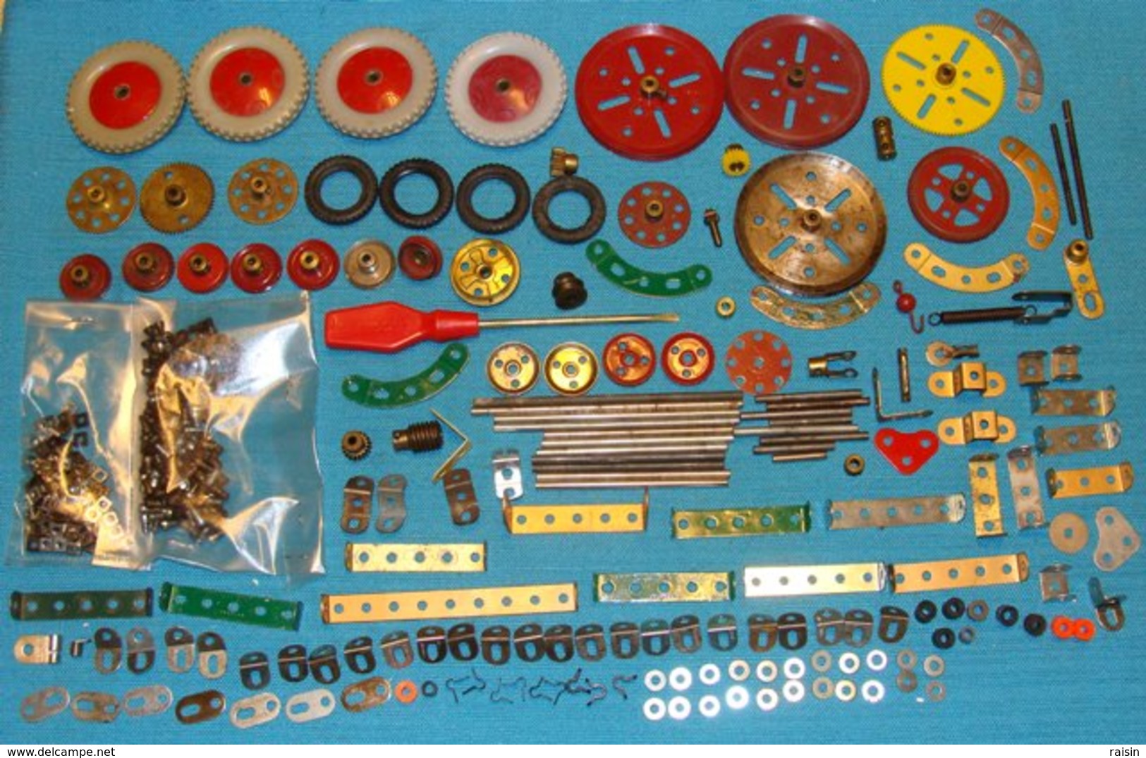 Lot N° 8 Plus De 200 Pièces Meccano Hors Visserie Images Conformes - Meccano