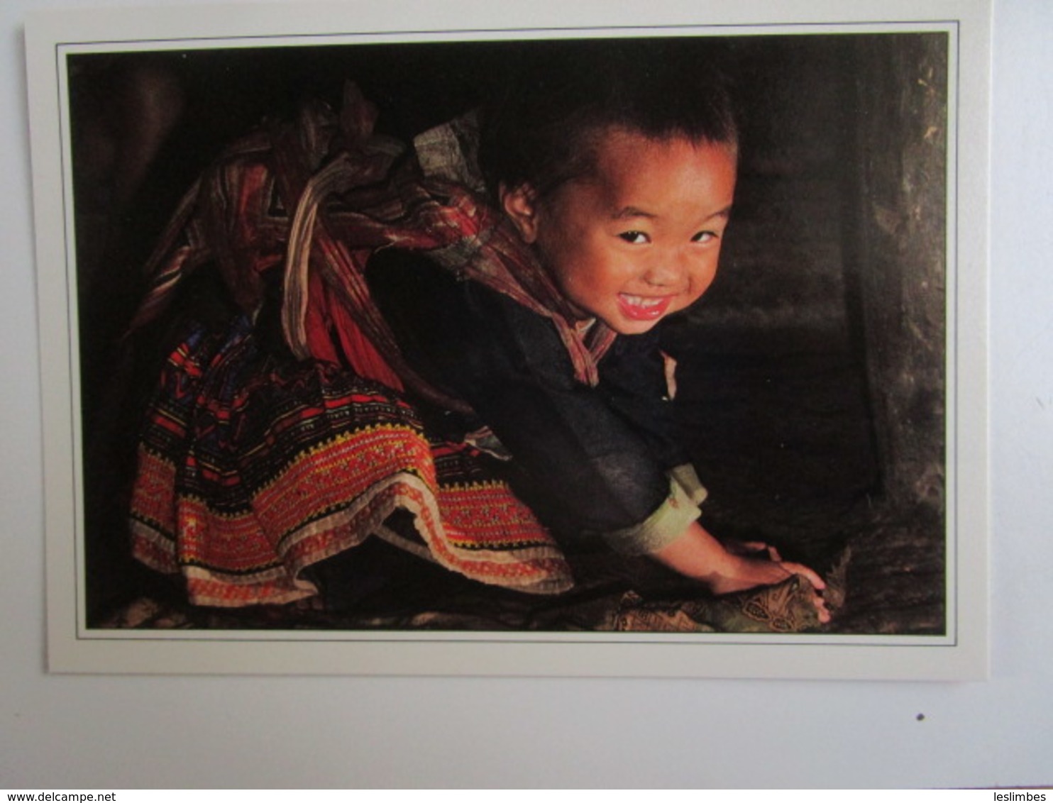 A Small Girl Of The Hmong Hilltribe In North Thailand Holds A Mischevious Eye. Artcard Asia 8-810 - Thaïlande
