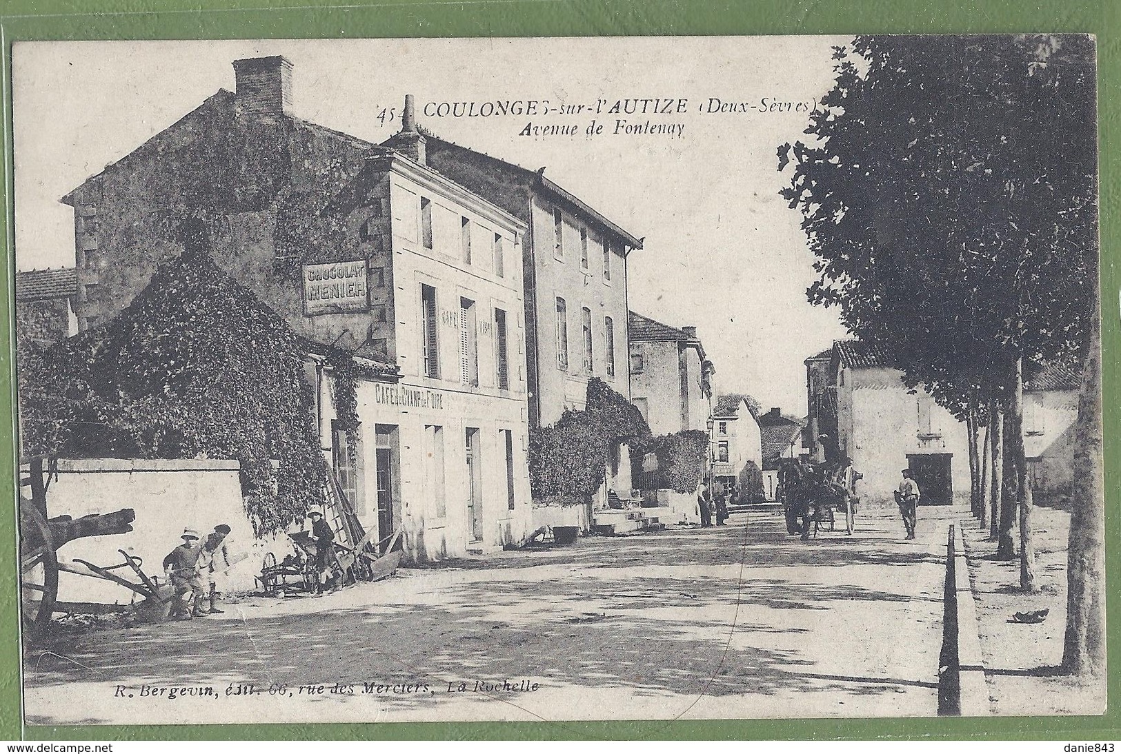 CPA - DEUX SEVRES - COULONGES SUR L'AUTIZE - AVENUE DE FONTENAY - Animation, Attelage, Café Du Champ De Foire - Bergevin - Coulonges-sur-l'Autize