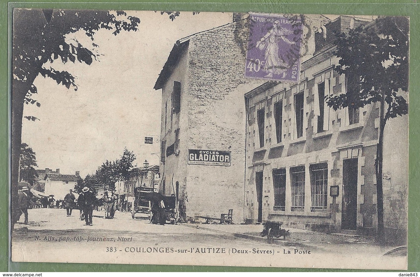 CPA - DEUX SEVRES - COULONGES SUR L'AUTIZE - LA POSTE - Animation - N. Alix Pap. Tabacs Journaux / 383 - Coulonges-sur-l'Autize