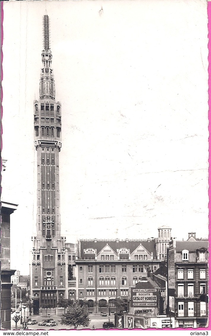 -59 -- LILLE -- LE BEFFROI ET L'HOTEL DE VILLE --1957 -- CARTE PHOTO  PUB BISCUIT GESLOT - VOREUX SUR LE MUR - Lille