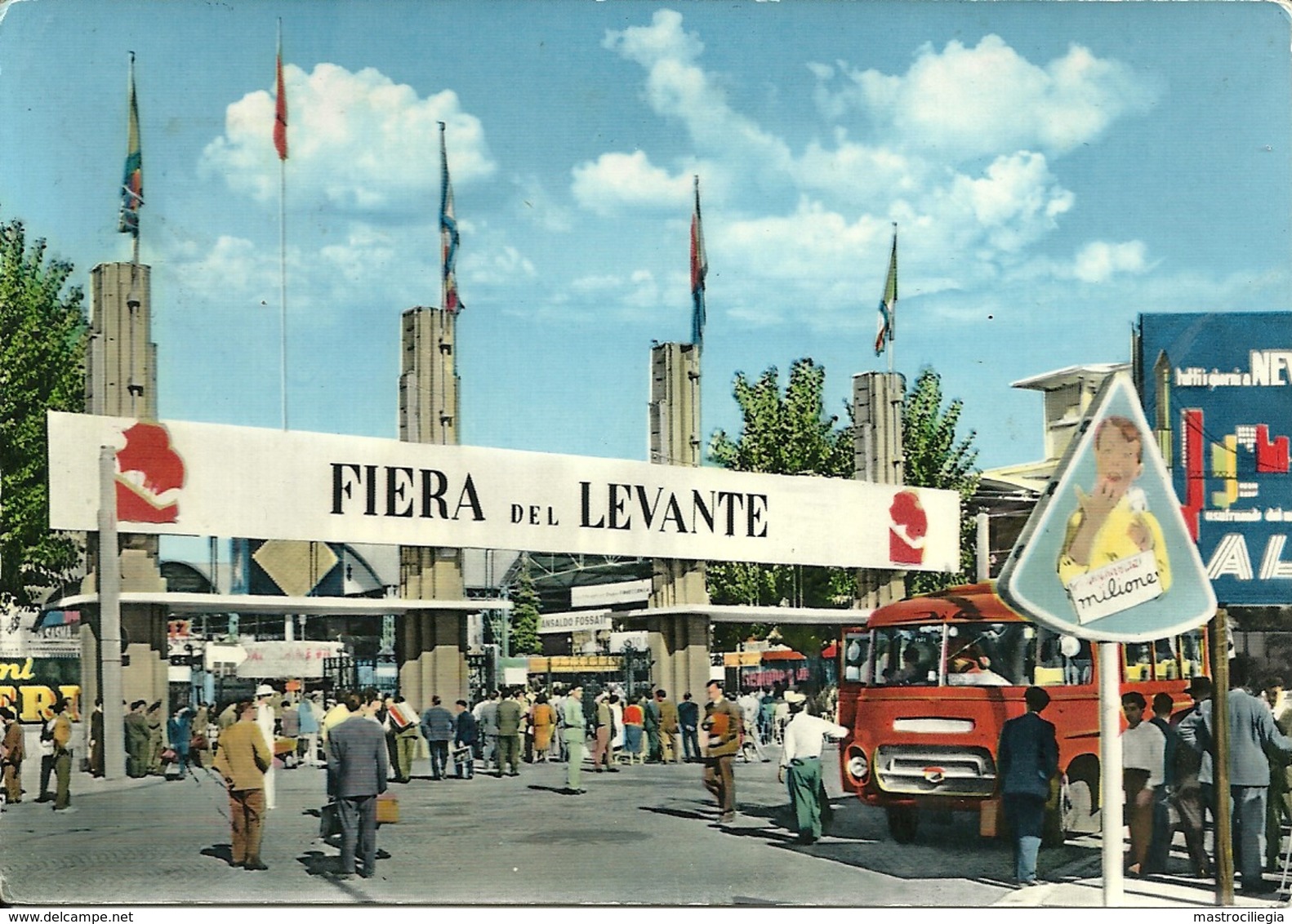 BARI  Fiera Del Levante  Pullman Autobus Rosso  Pubblicità Formaggino Milione Invernizzi - Bari