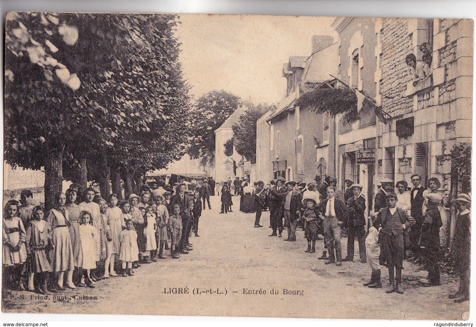 CPA - 37 - LIGRE - Entrée Du Bourg Probablement Jour De Fête, Peut-être 14 Juillet - DRAPEAUX - - Andere & Zonder Classificatie