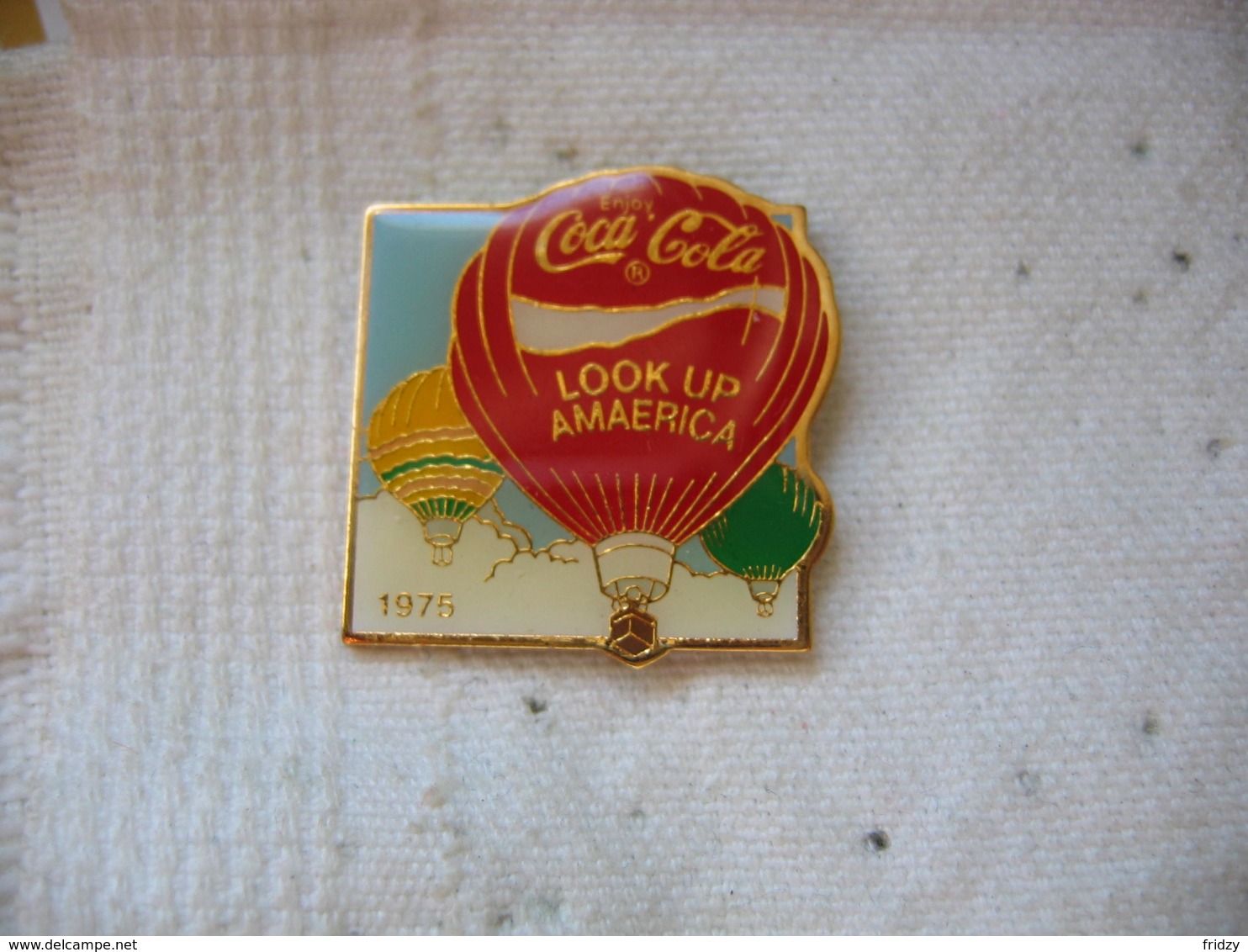 Pin's Coca Cola Année 1975: Mongolfiere Coca Cola, Look Up Amaerica - Coca-Cola