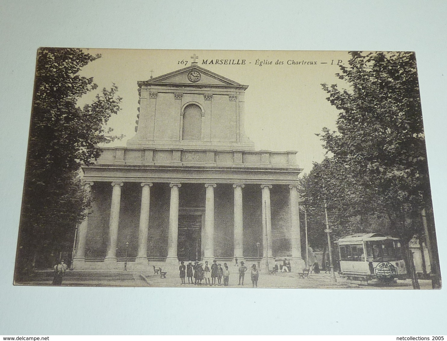 MARSEILLE - EGLISE DES CHARTREUX - UN TRAMWAY A L'ARRET - 13 BOUCHES DU RHONE (AC) - Cinq Avenues, Chave, Blancarde, Chutes Lavies