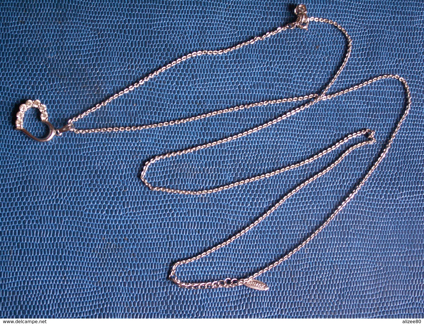 COLLIER Métal Argenté + Coeur Avec 7 Petites Pierres / Longueur 85 Cm - Avec Sa Boîte - Necklaces/Chains