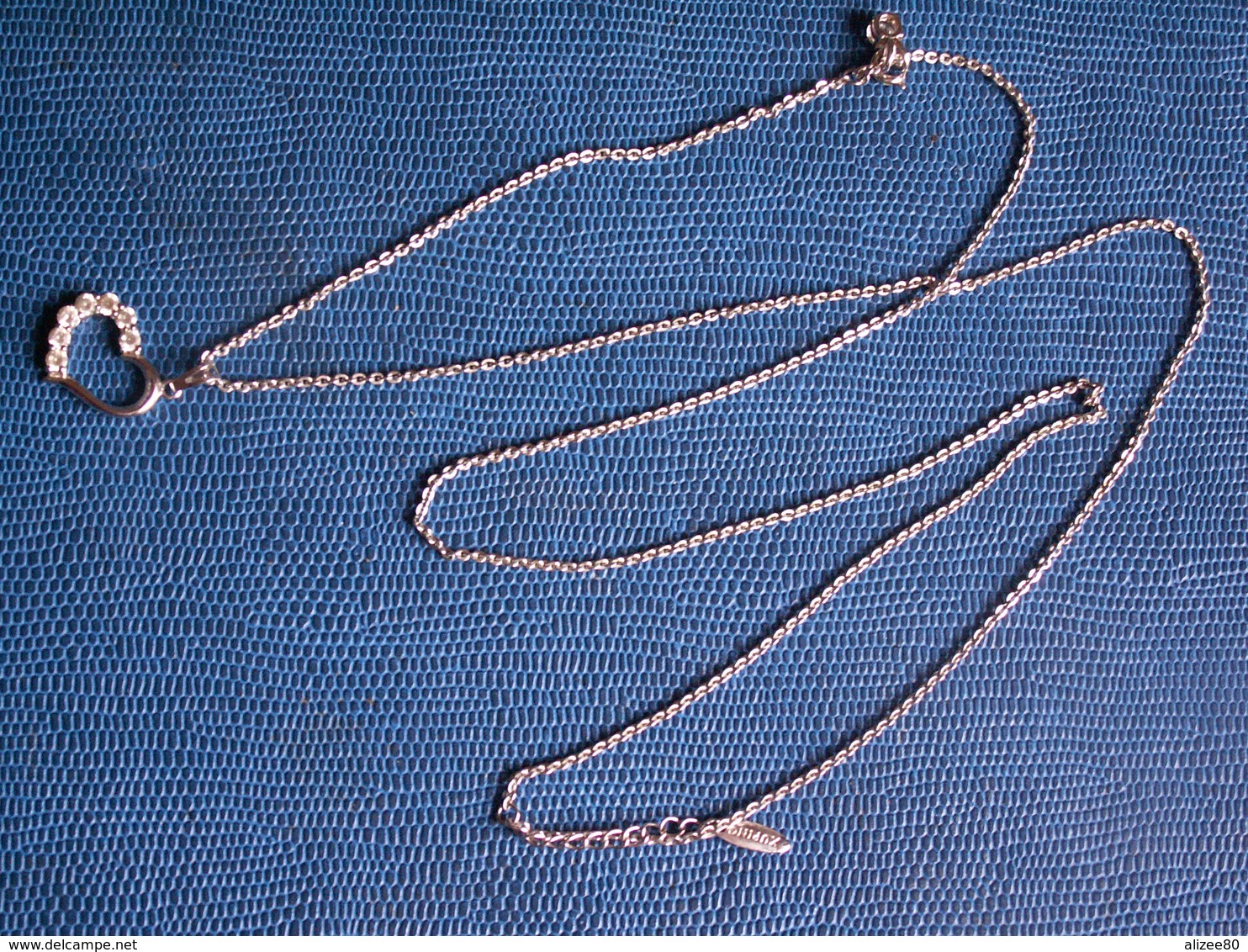 COLLIER Métal Argenté + Coeur Avec 7 Petites Pierres / Longueur 85 Cm - Avec Sa Boîte - Colliers/Chaînes