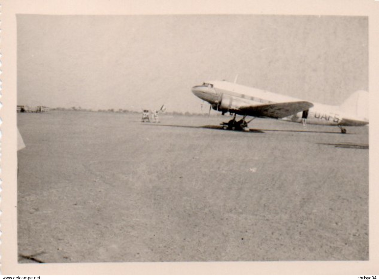 810Mé   Photo N°4 Cote D'Ivoire Abidjan Aeroport Avion Militaires Au Pas Années 50 - Côte-d'Ivoire