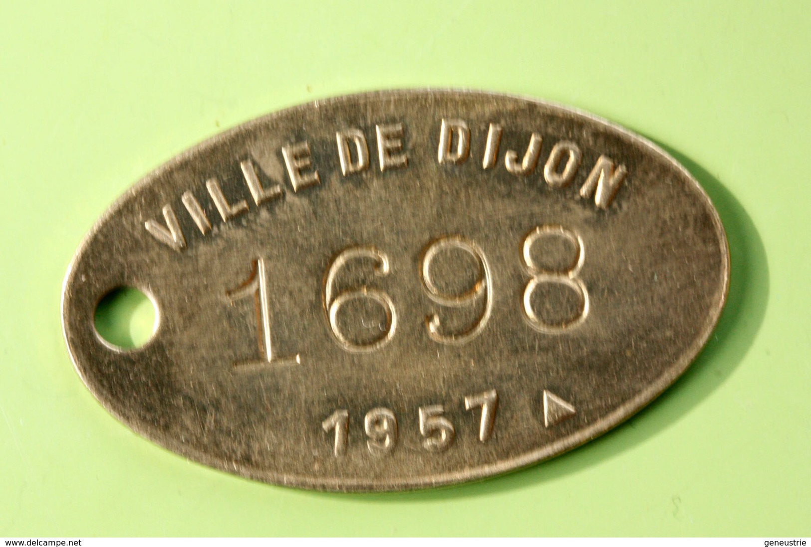 Jeton De Taxe Sur Les Chiens "Ville De Dijon 1957" Médaille De Chien - Professionals / Firms