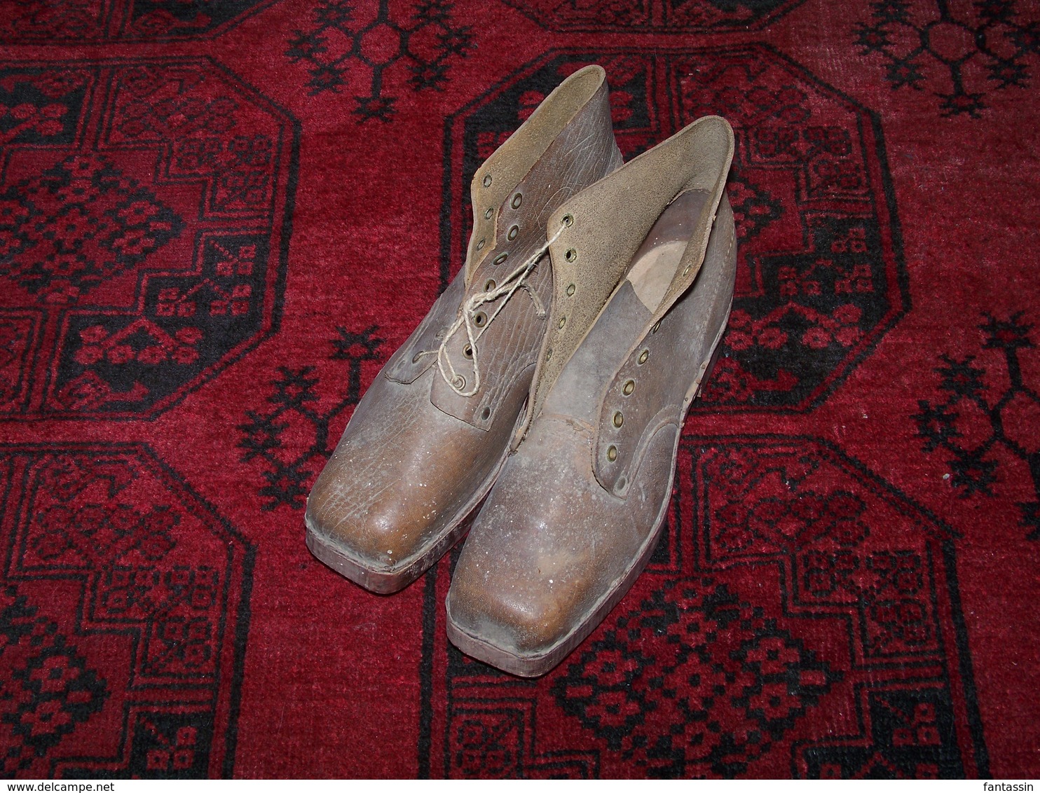 Paire De Chaussure Ancienne En Cuir Avec Semelle En Bois ..... - 1914-18