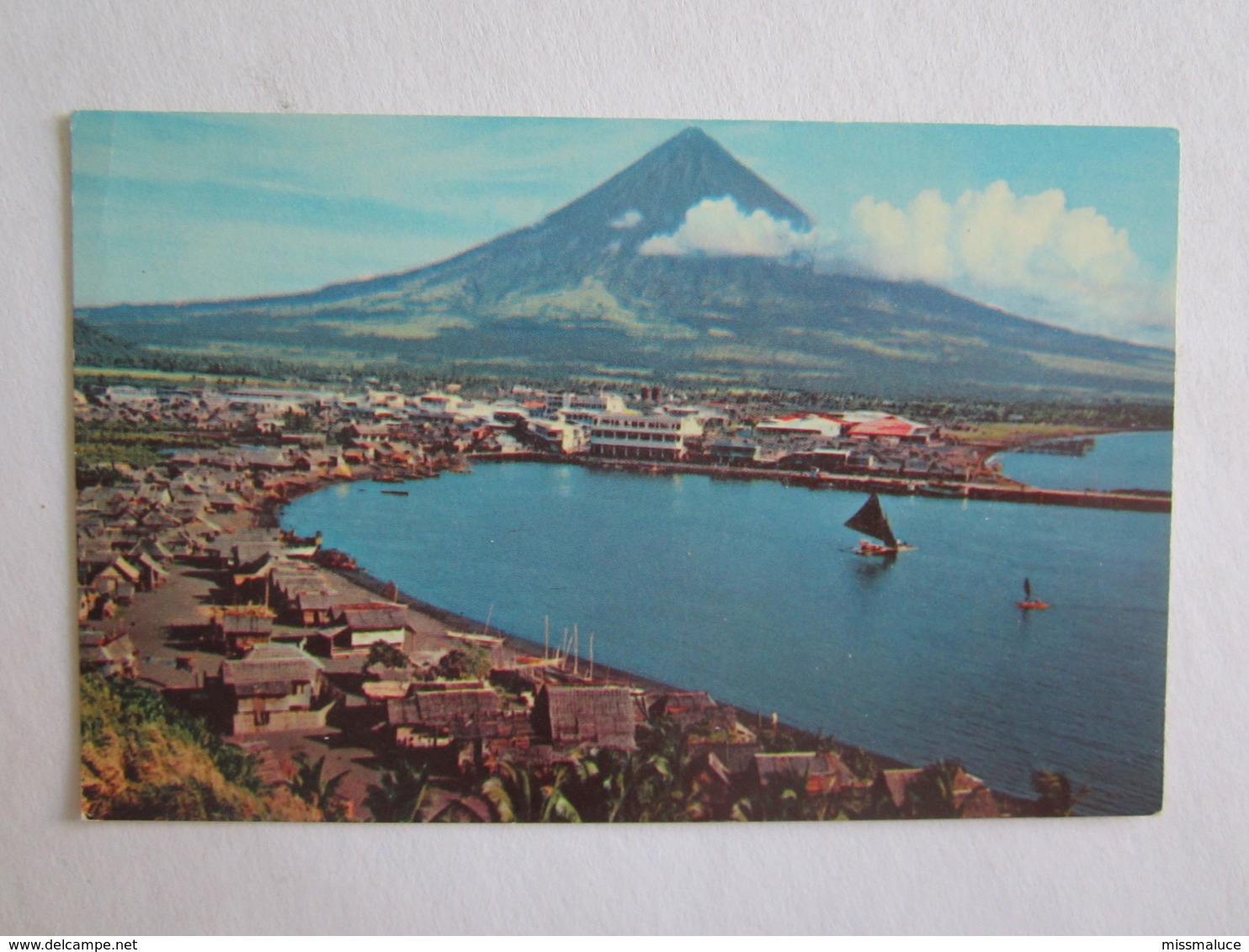 Philippines The Volcanic Peak Mt Mayon Near Legaspi Volcan Pan Am - Philippines