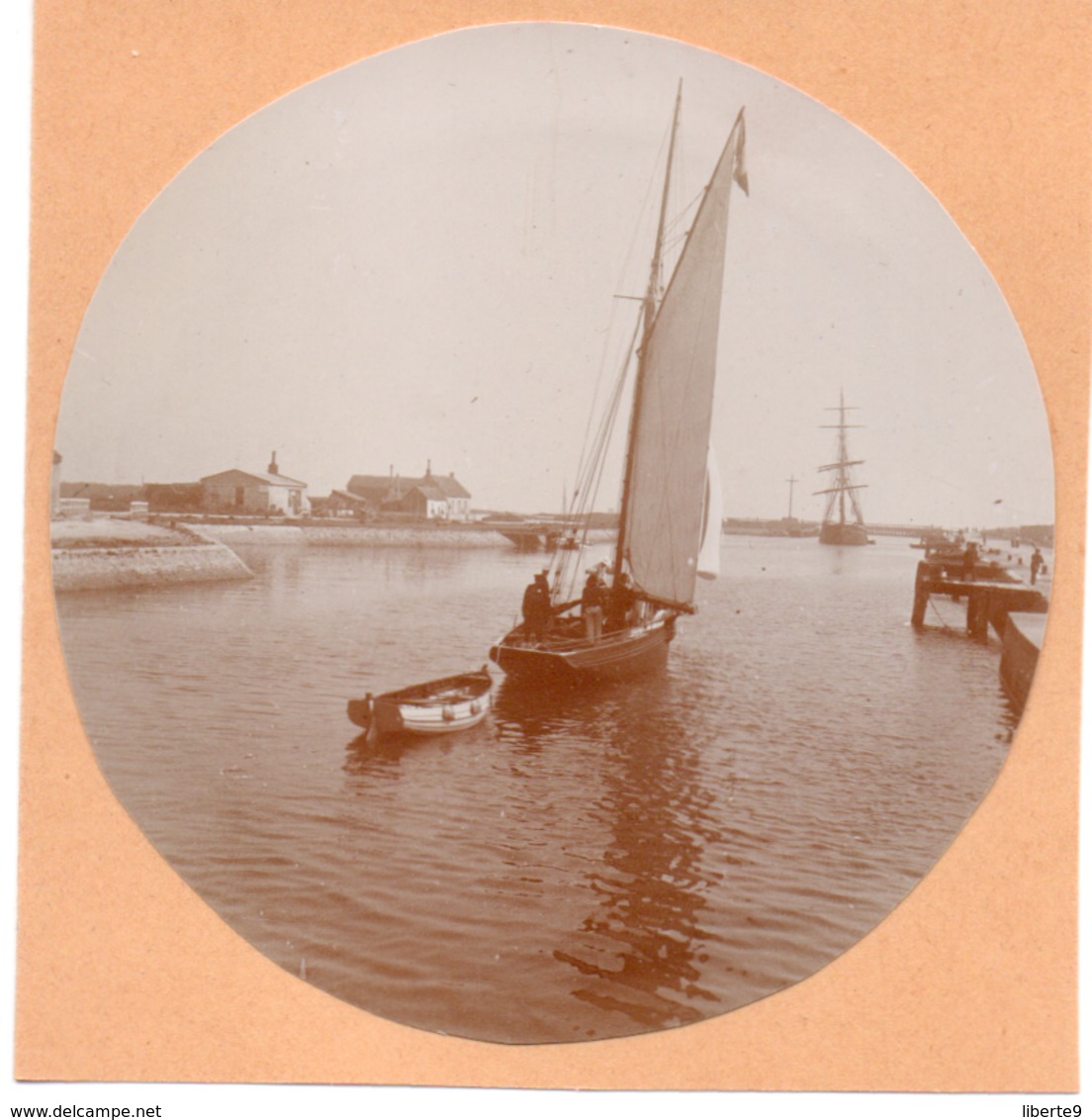 Voilier - Photo 8cm C.1900 Courseulles Sur Mer  L Avant Port Barque De Peche - Bateaux