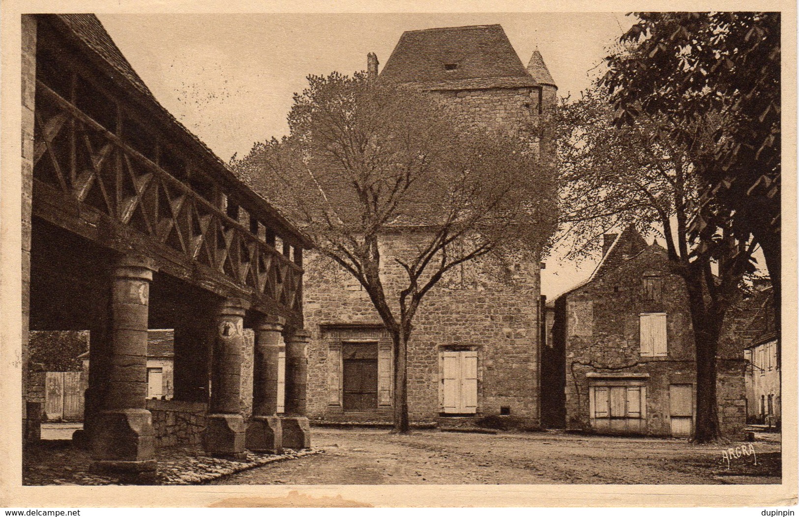 DOMME  -  L'Hôtel Du Gouverneur Et La Curieuse Halle - Sonstige & Ohne Zuordnung