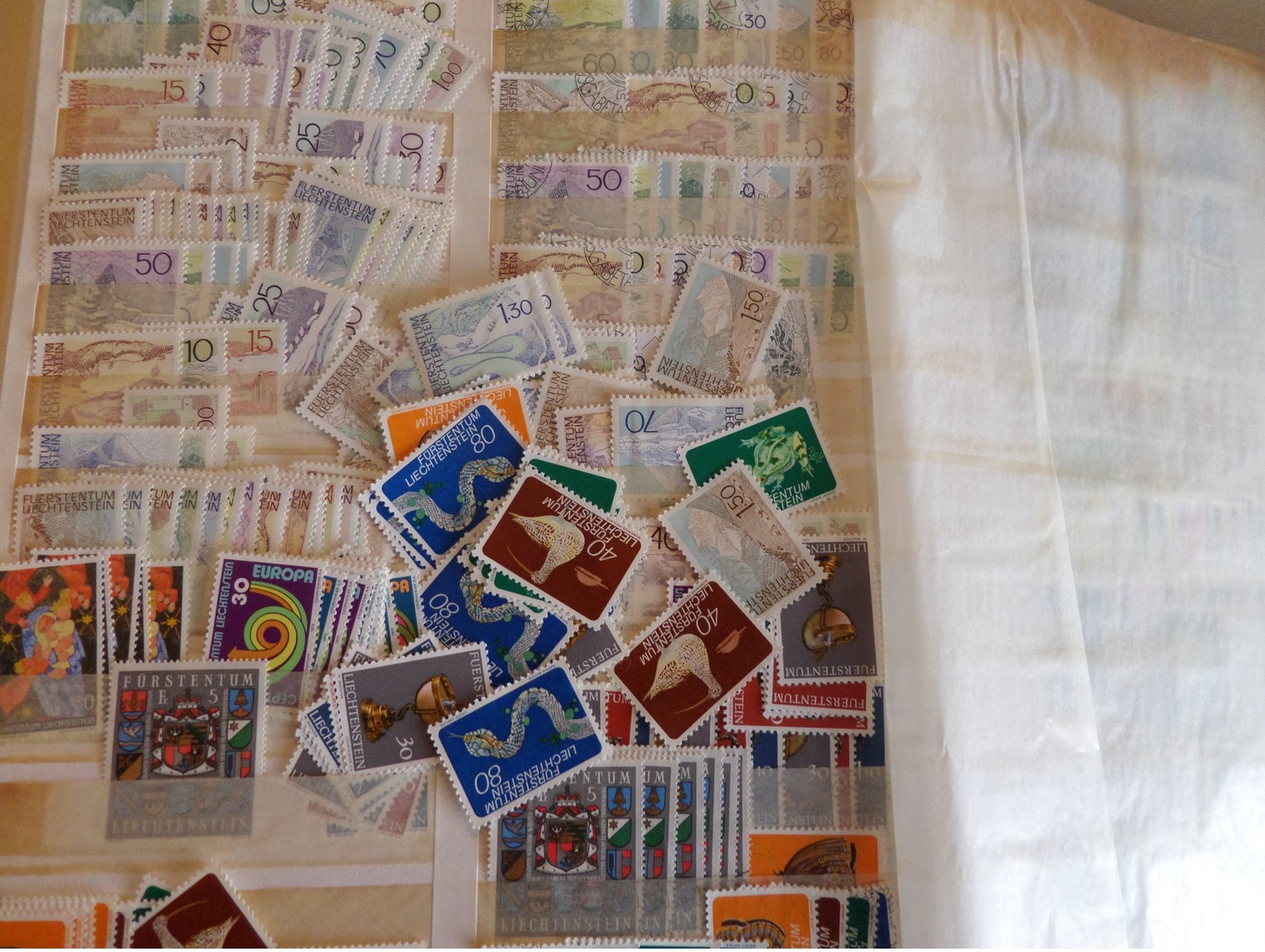 Vrac de milliers de timbres tous pays. TB.  Collections, bonnes valeurs, nombreux neufs ** MNH . Cote énorme!! A saisir!