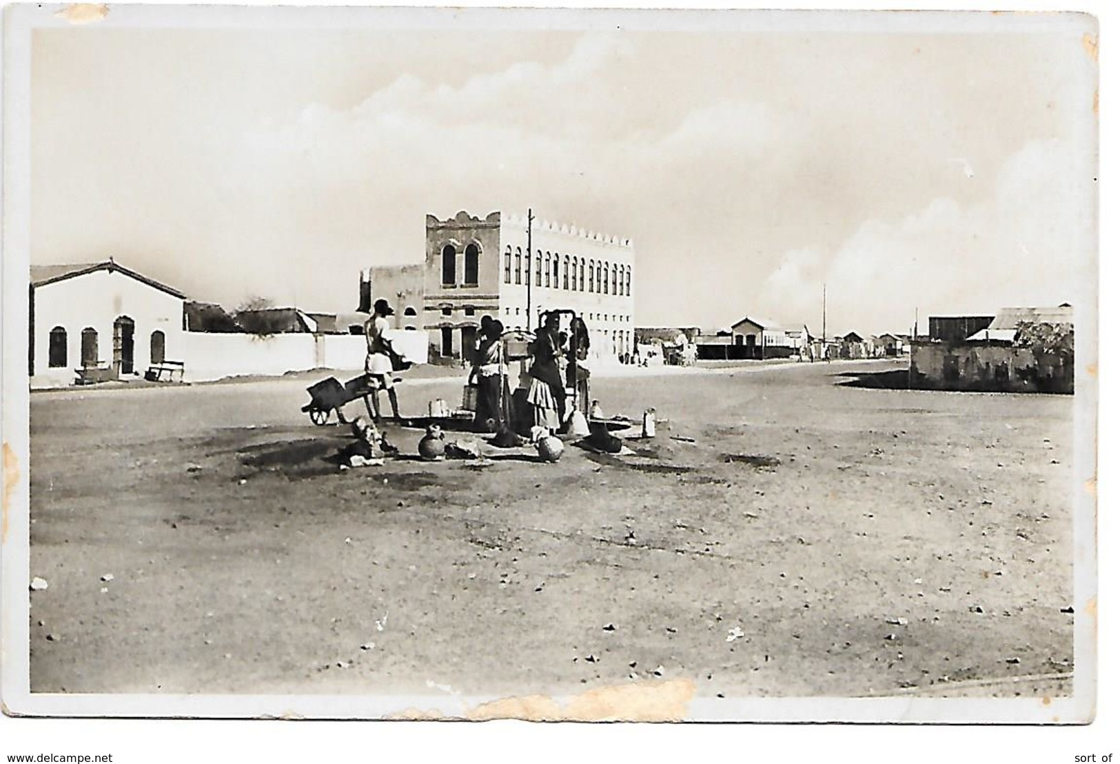 CARTE PHOTO - DJIBOUTI - GRANDE PLACE DU VILLAGE INDIGENE  -  -  B317 - Djibouti