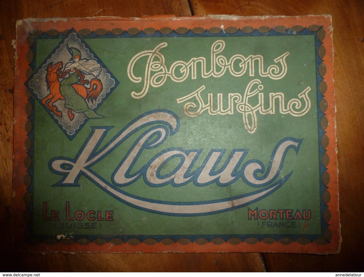 Carton Publicitaire Ancien BONBONS Surfins KLAUS (Le Locle,Suisse) (Morteau,France),dim  32.5cm X 24.0cm ,double Face - Targhe Di Cartone